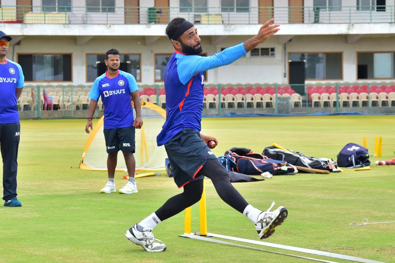 Arzan Nagwaswalla bowls in the nets, Hubballi, September 7, 2022