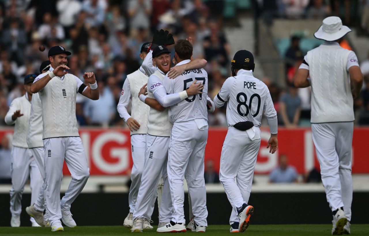 Ollie Robinson claims the wicket of Keegan Petersen as England surge in the morning session, England vs South Africa, 3rd Test, 3rd day, The Oval, September 10, 2022