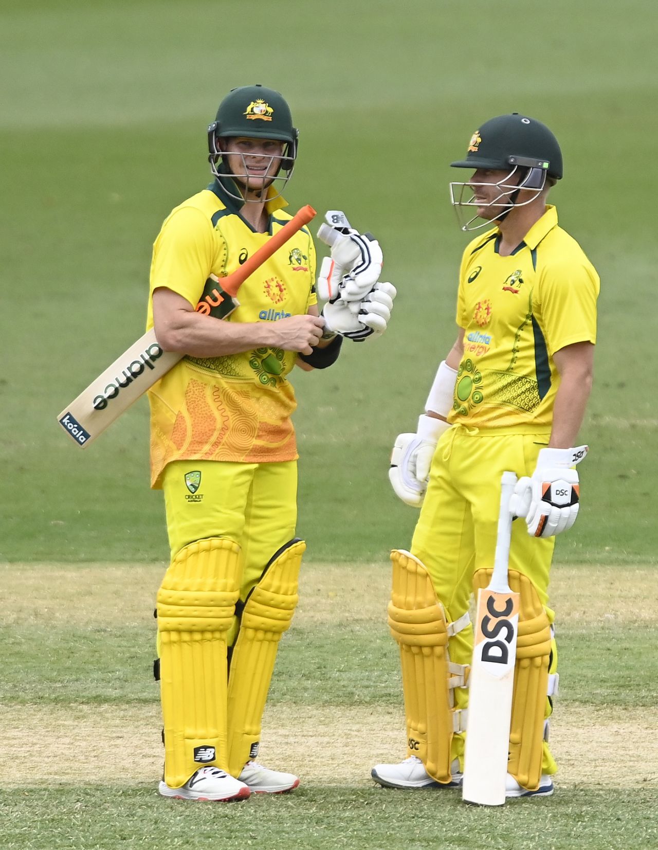 Steven Smith and David Warner in the middle, Australia vs Zimbabwe, 1st ODI, Townsville, August 28, 2022