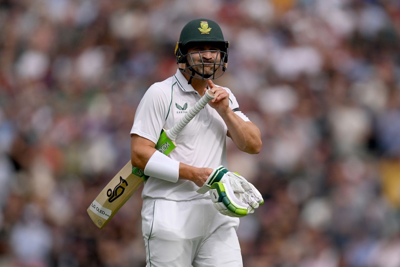 Dean Elgar walks back disappointed after falling for 1, England vs South Africa, 3rd Test, 3rd day, The Oval, September 10, 2022