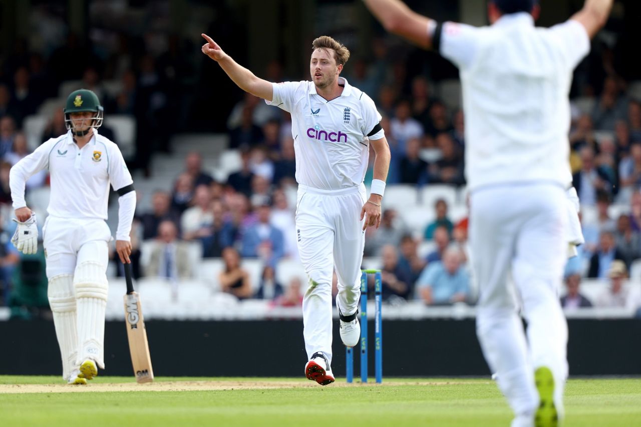 Ollie Robinson picked up four for 21 in the first session of the day, England vs South Africa, 3rd Test, 3rd day, The Oval, September 10, 2022