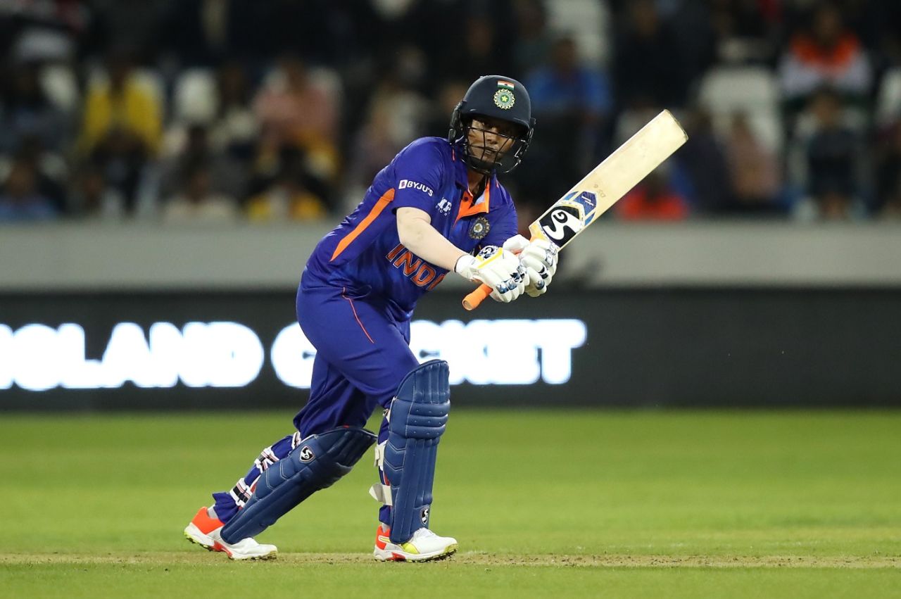 Deepti Sharma played a good, unbeaten hand of 29 off 24 after walking in at No. 7, England vs India, 1st women's T20I, Chester-le-Street, September 10, 2022