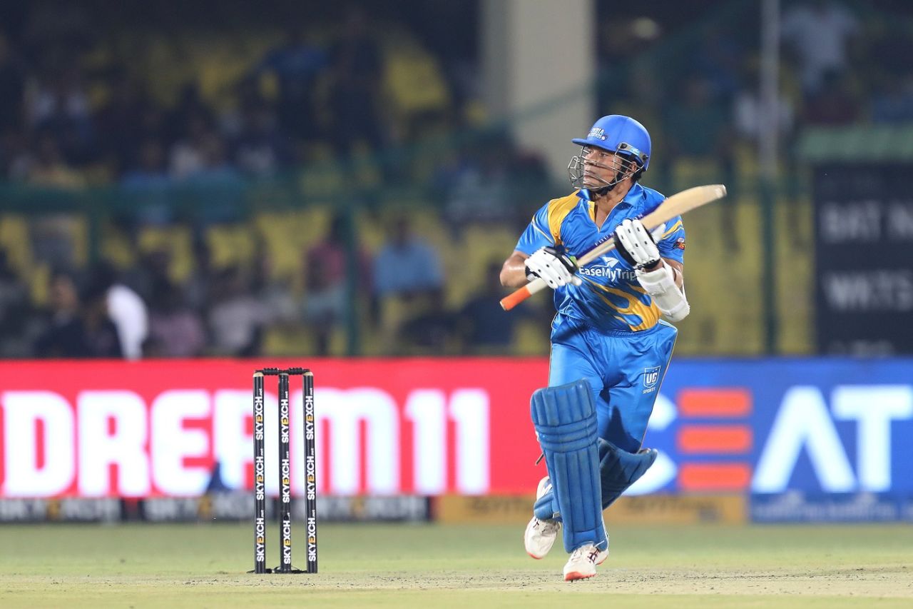 Sachin Tendulkar sets off for a run, India Legends vs South Africa Legends, Road Safety World Series, Kanpur, September 10, 2022
