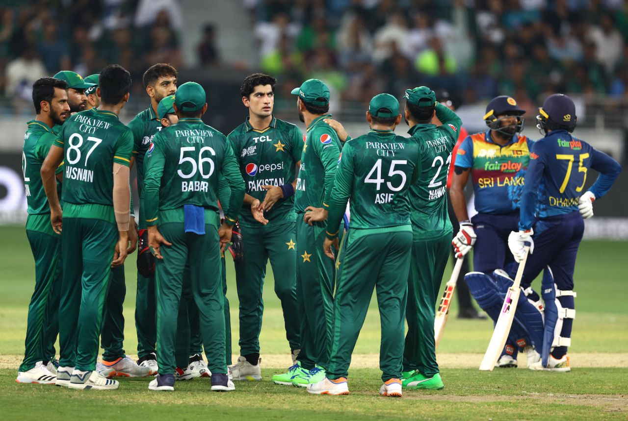 Haris Rauf almost had a third inside the powerplay, but was thwarted by the review, Sri Lanka vs Pakistan, Asia Cup final, Dubai, September 11, 2022