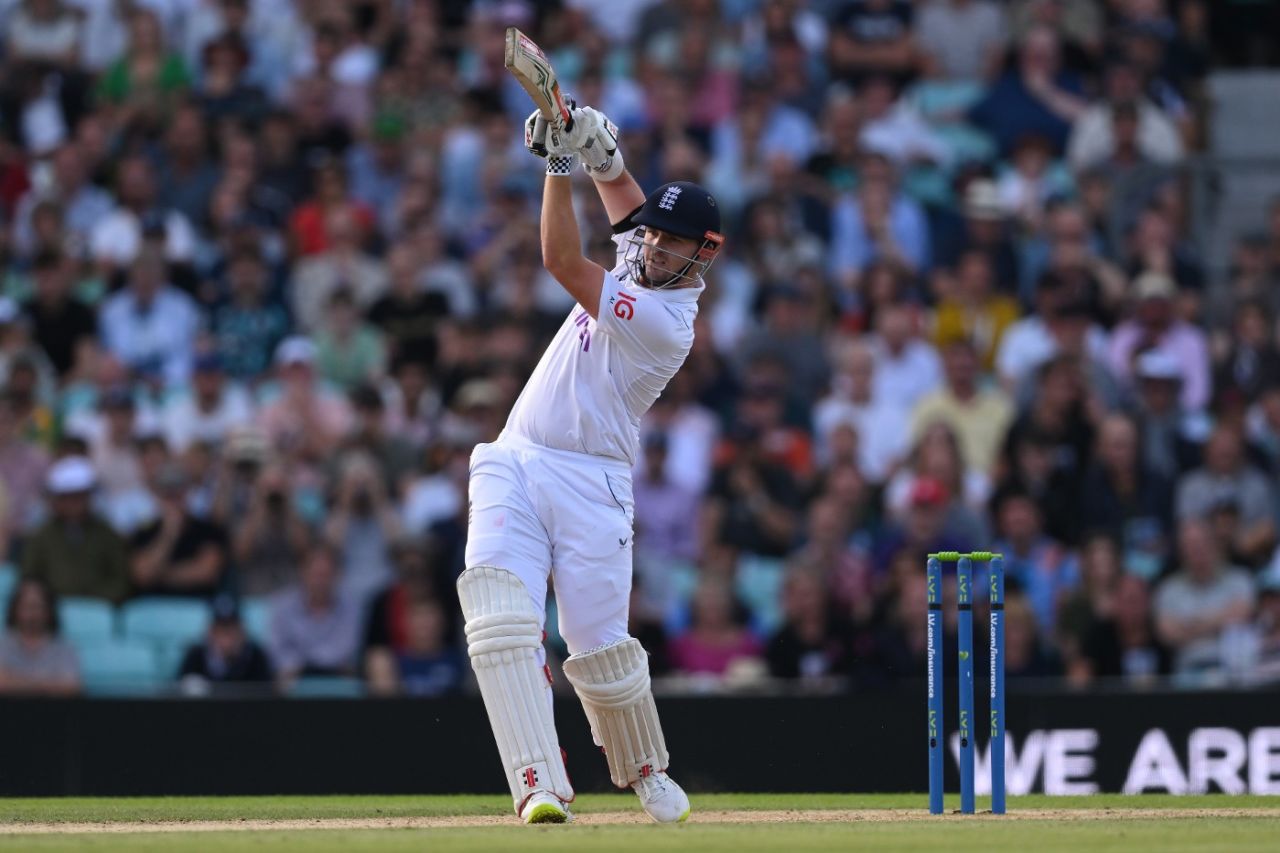 Alex Lees goes down the ground as England made a fast start to their chase, England vs South Africa, 3rd Test, 4th day, The Oval, September 11, 2022