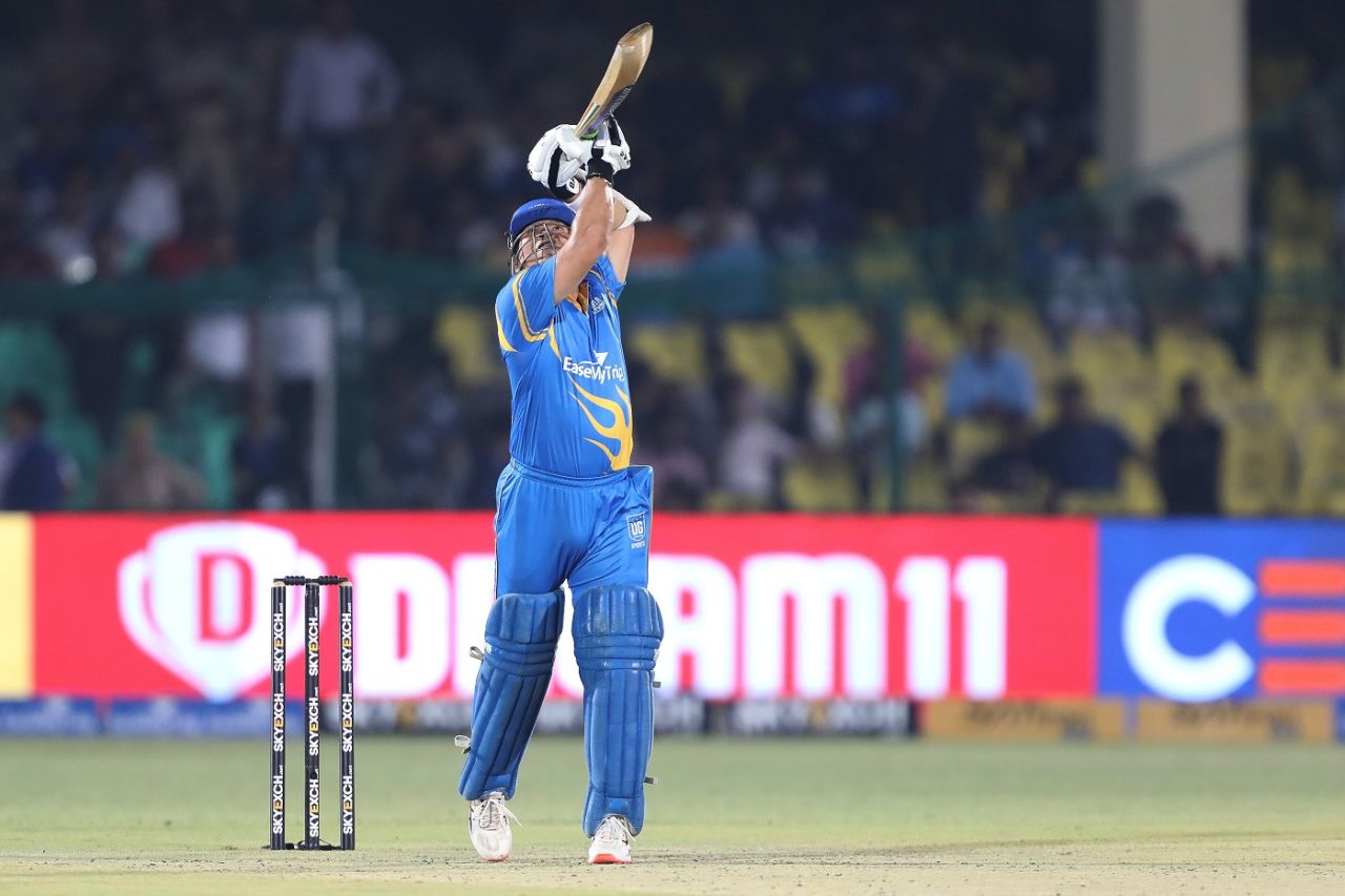 Not quite perfect, but there's that Sachin Tendulkar loft over the infield, India Legends vs South Africa Legends, Road Safety World Series, Kanpur, September 10, 2022