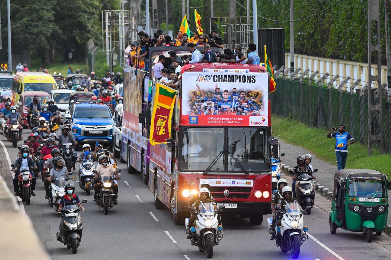 After the win, the celebration - the Sri Lanka team travels through Colombo on an open-top bus, Colombo, September 13, 2022