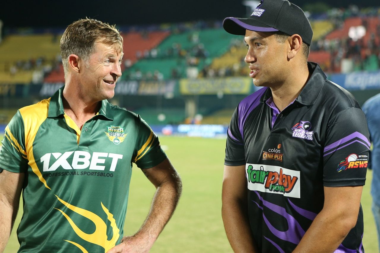 Jonty Rhodes and Ross Taylor share a laugh after the game, New Zealand Legends vs South Africa Legends, Road Safety series, Kanpur, September 12, 2022