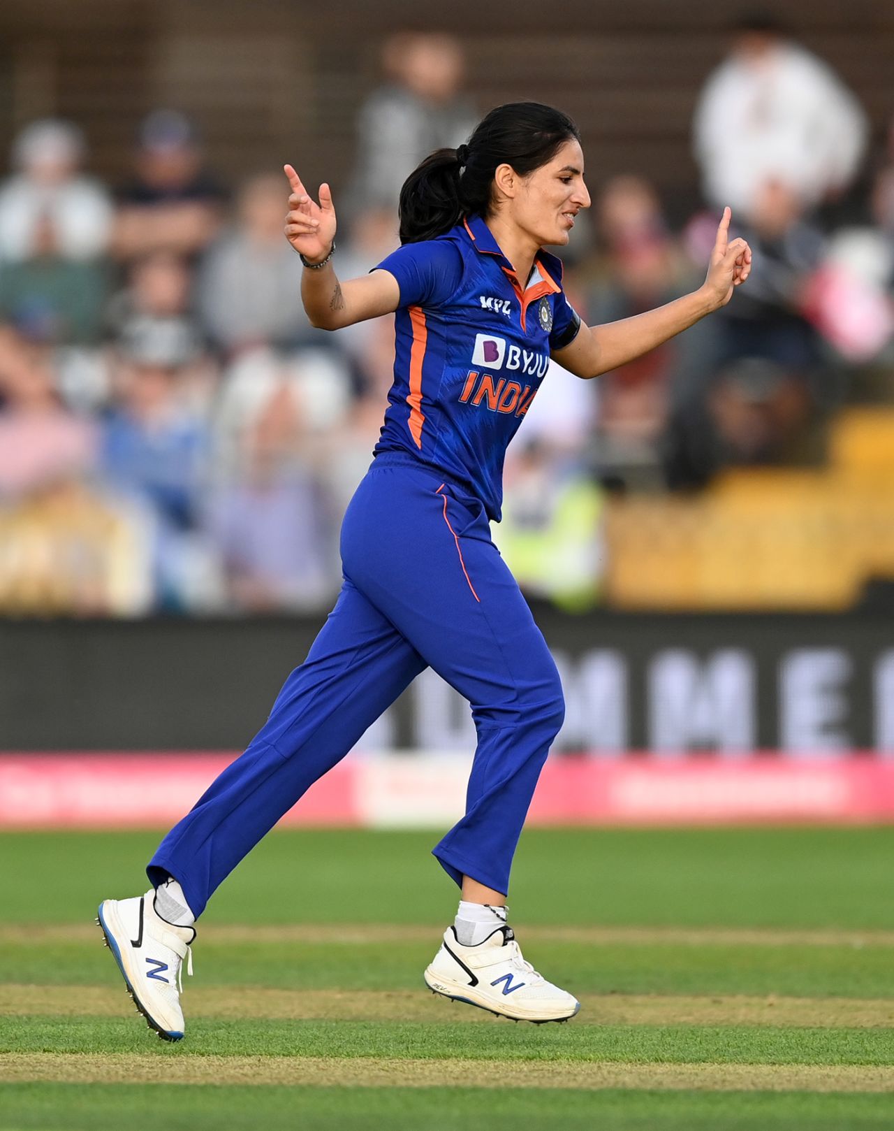Renuka Singh celebrates a wicket, England vs India, 2nd women's T20I, Derby, September 13, 2022