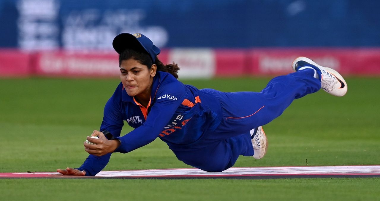 Radha Yadav took a stunning catch to dismiss Bryony Smith, England vs India, 2nd women's T20I, Derby, September 13, 2022