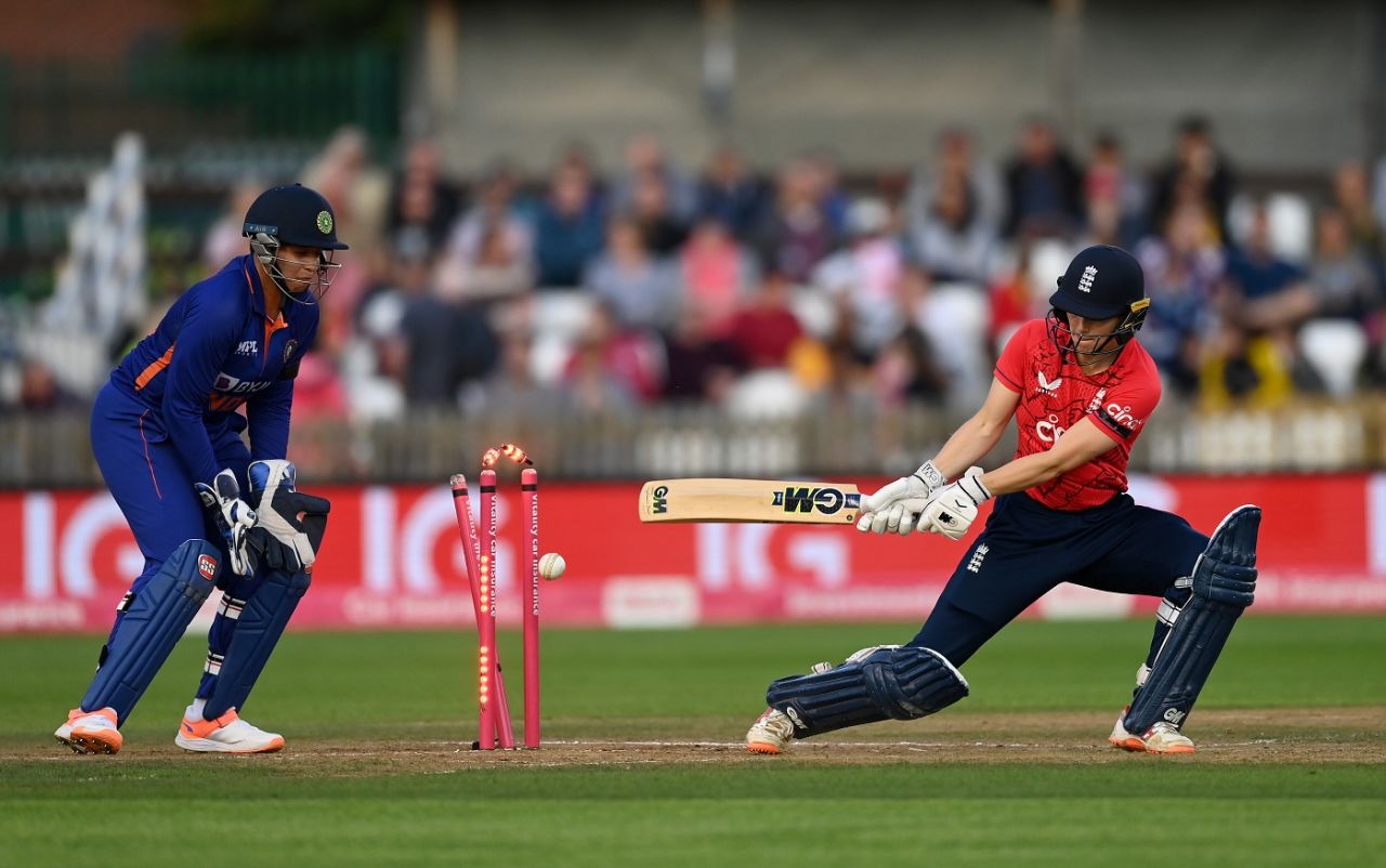 Amy Jones is bowled after missing her reverse sweep as Richa Ghosh looks on, England vs India, 2nd women's T20I, Derby, September 13, 2022