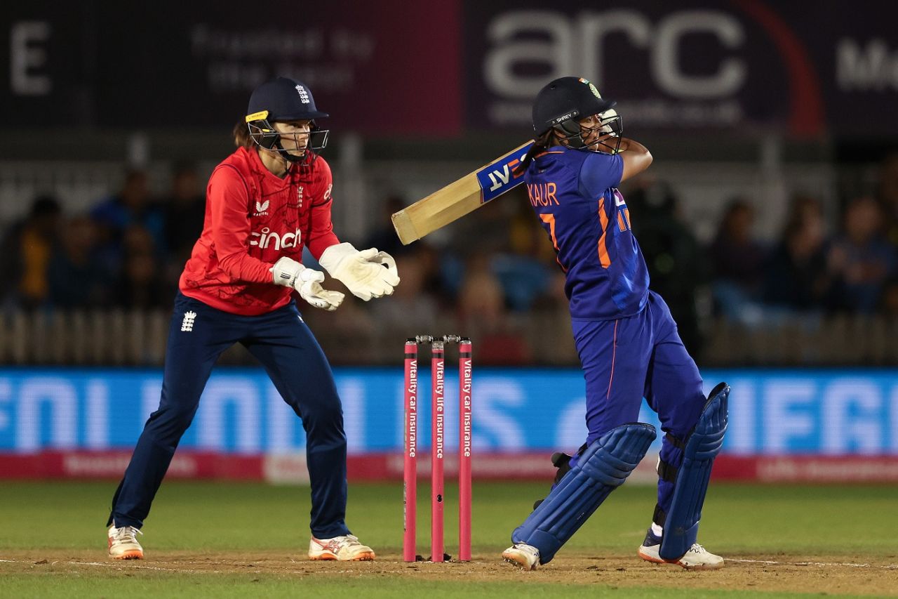Harmanpreet Kaur wrists one through deep midwicket, England vs India, 2nd women's T20I, Derby, September 13, 2022