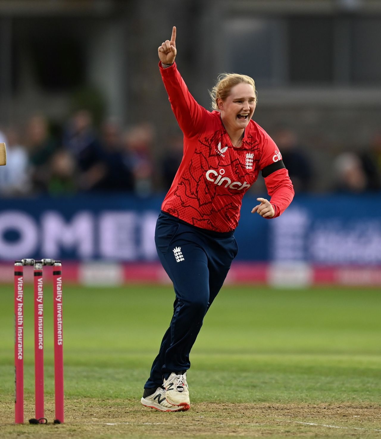 Aided by Sophie Ecclestone's catching, Bryony Smith managed to dismiss Smriti Mandhana, England vs India, 3rd T20I, Bristol, September 15, 2022