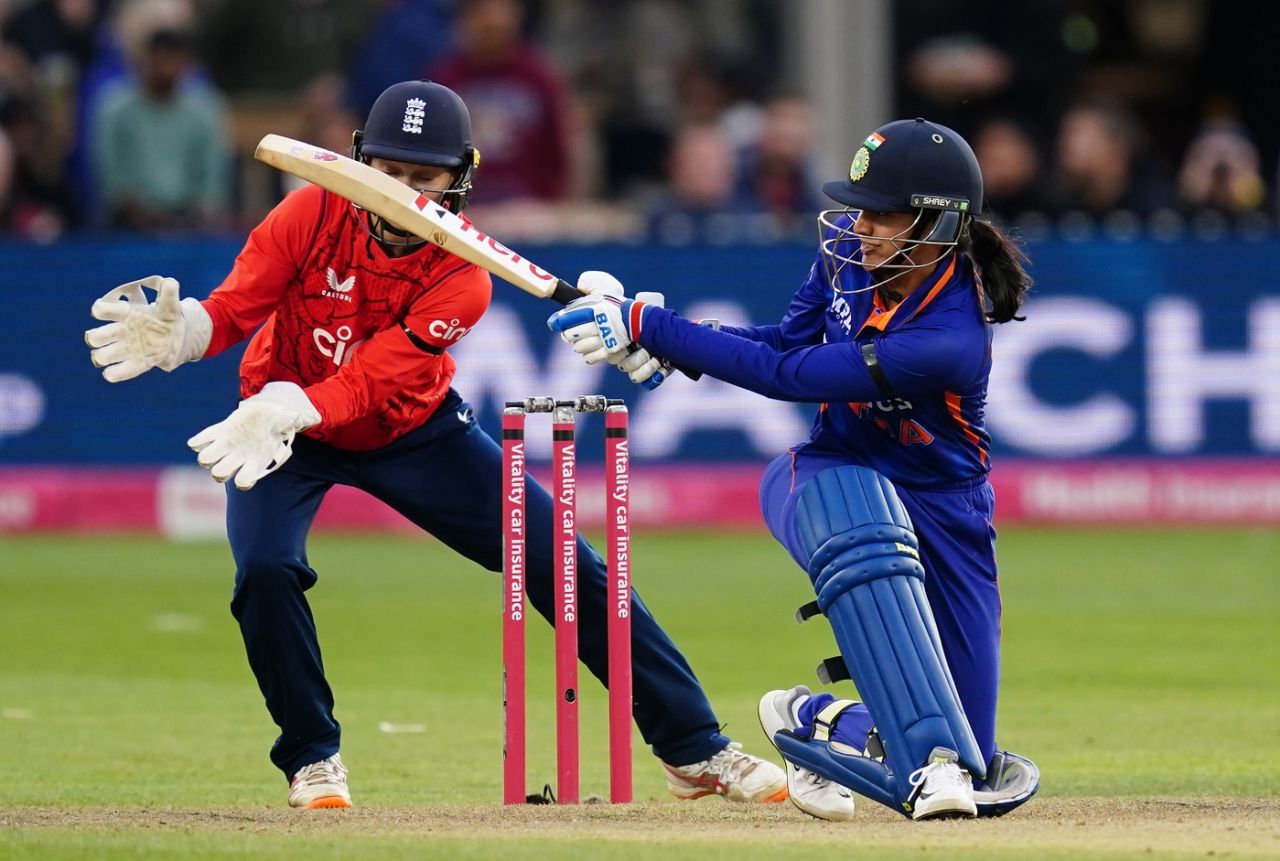 Smriti Mandhana sweeps one off Bryony Smith, England vs India, 3rd T20I, Bristol, September 15, 2022