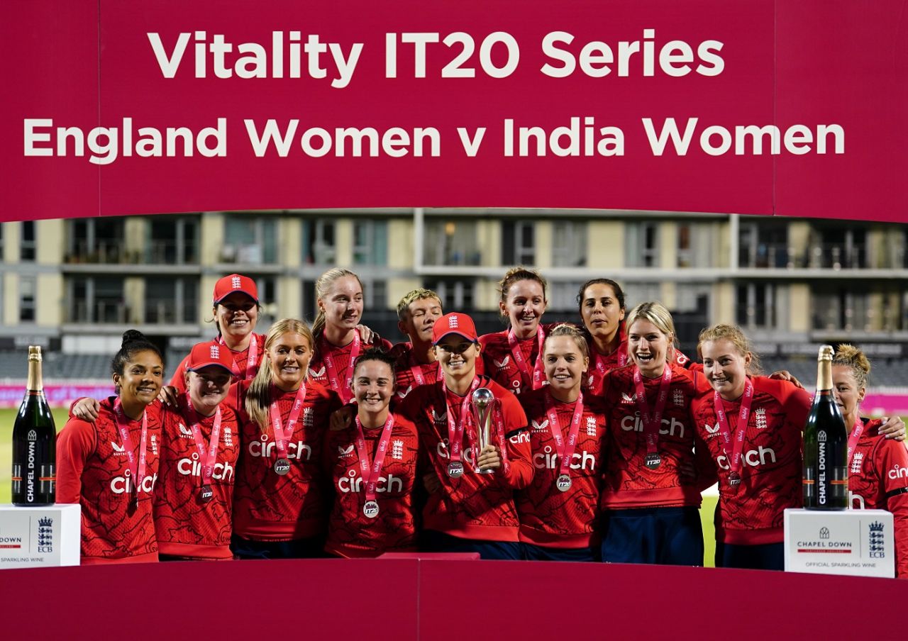 England players pose with the trophy after beating India 2-1 in the T20I series, England vs India, 3rd T20I, Bristol, September 15, 2022