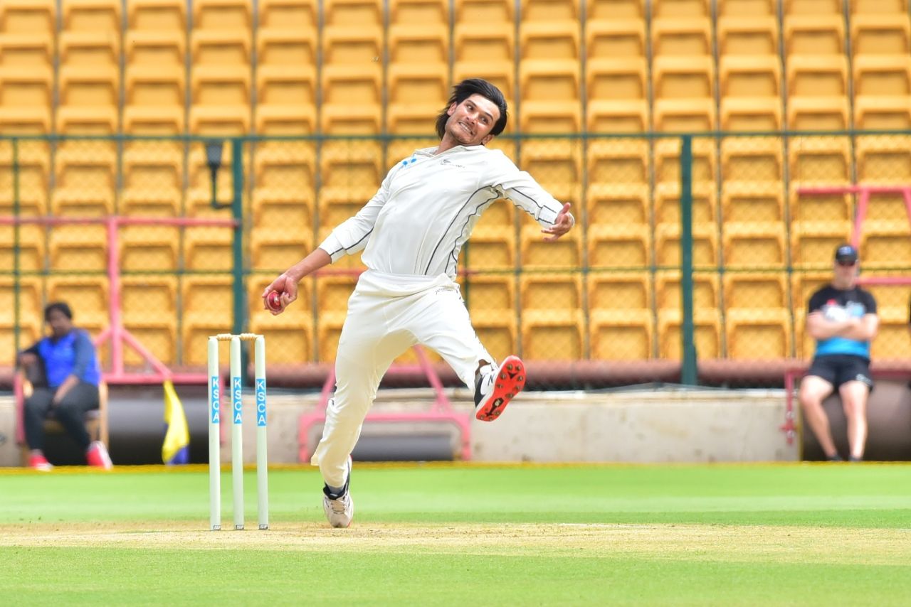 Sean Solia in his delivery stride, India A vs New Zealand A, 3rd unofficial Test, Bengaluru, 1st day, September 15, 2022