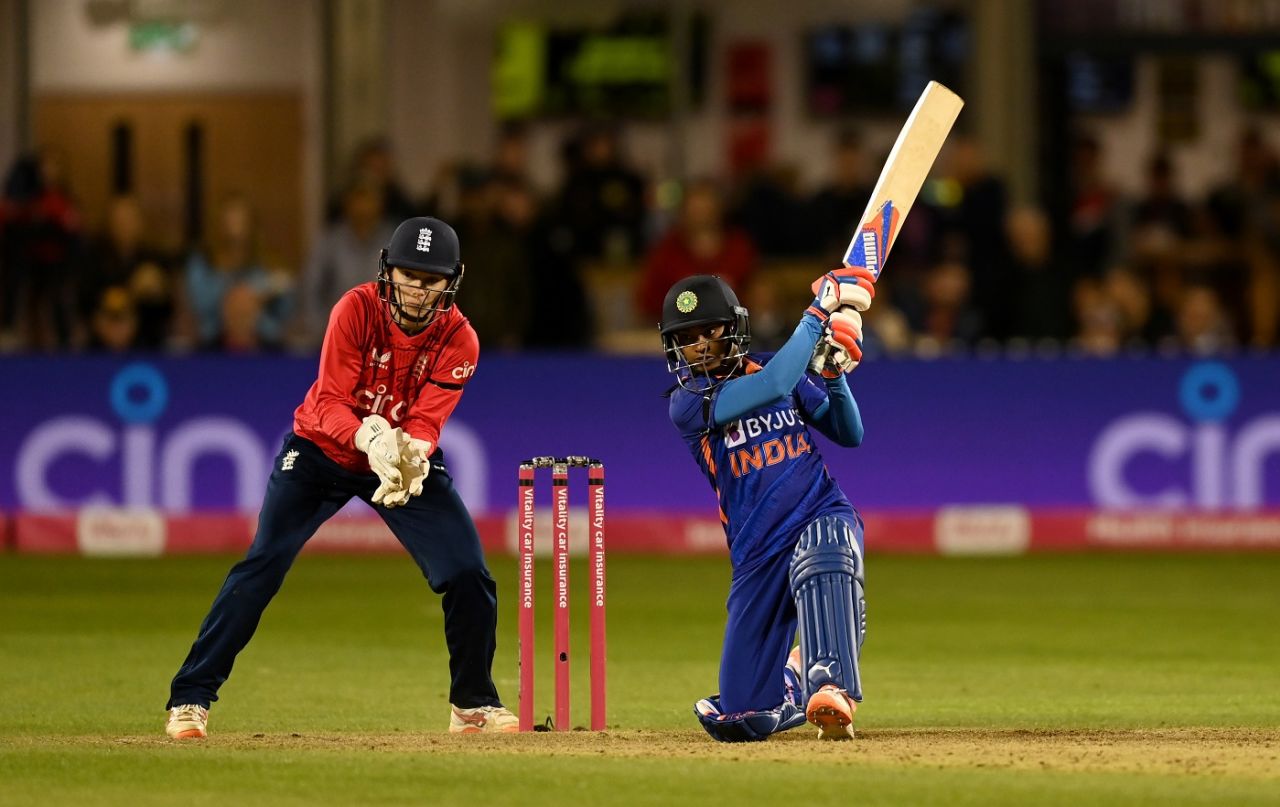 Pooja Vastrakar unleashes a powerful drive, England vs India, 3rd T20I, Bristol, September 15, 2022