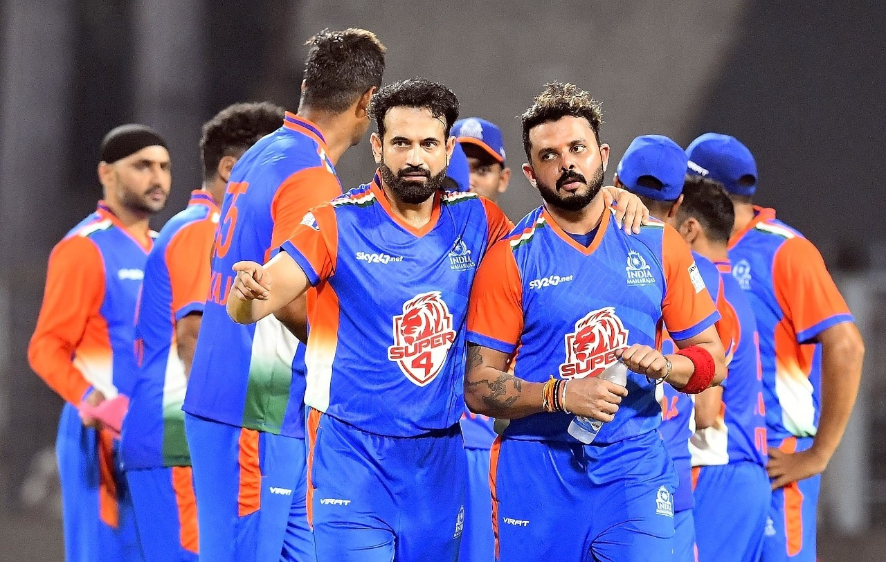 Irfan Pathan has a chat with S Sreesanth after picking up a wicket, India Maharajas vs World Giants, Legends League Cricket 2022, Kolkata, September 16, 2022