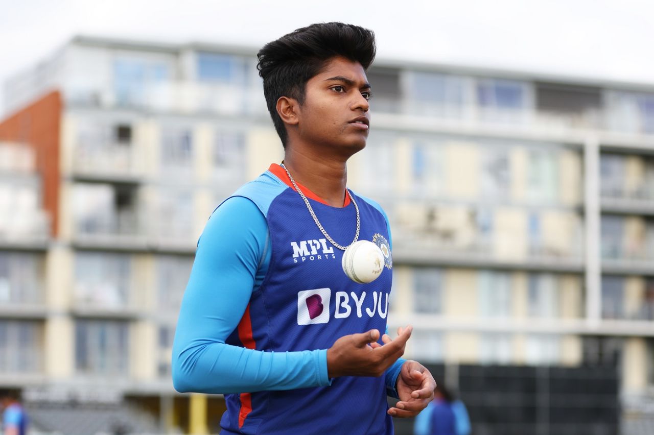 Pooja Vastrakar prepares herself for the game, England vs India, 3rd women's T20I, Bristol, September 15, 2022