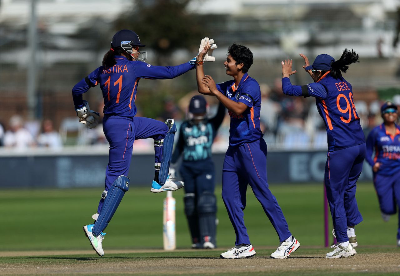 Meghna Singh celebrates with Yastika Bhatia after removing Emma Lamb, England vs India, 1st ODI, Hove, September 18, 2022
