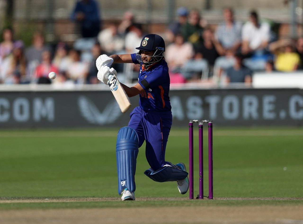 Yastika Bhatia prepares to deal with a short ball, England vs India, 1st ODI, Hove, September 18, 2022
