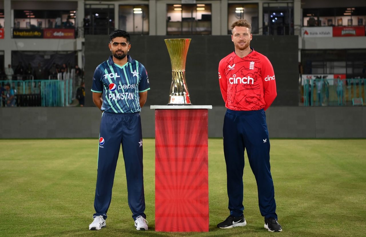 Babar Azam and Jos Buttler pose with the trophy ahead of T20I series, Pakistan vs England, Karachi, September 19, 2022