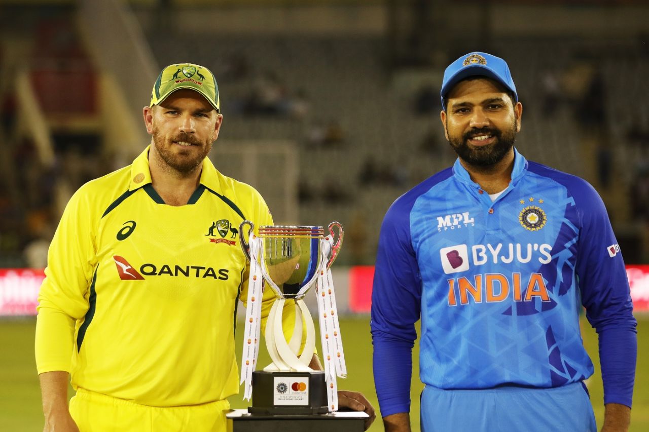 Captains Aaron Finch and Rohit Sharma pose with the T20I series trophy, India vs Australia, 1st T20I, Mohali, September 20, 2022