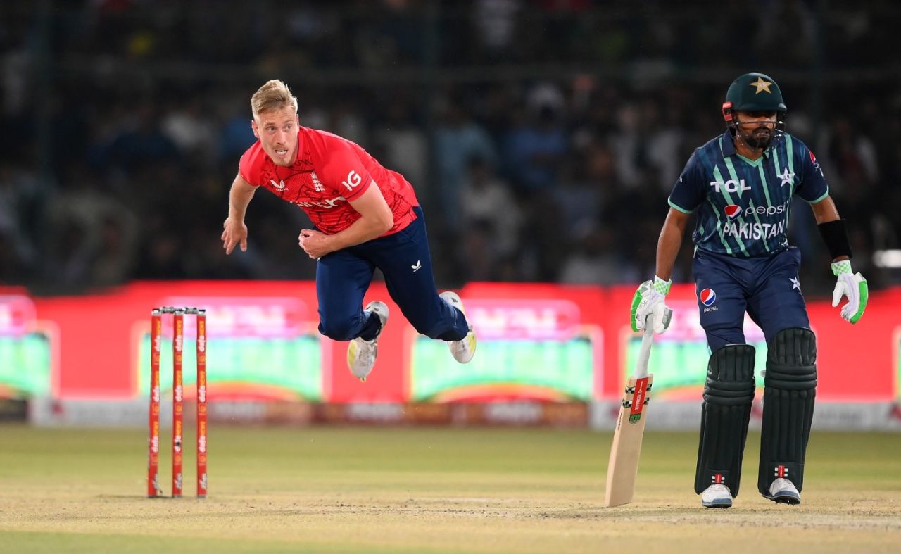 Luke Wood takes flight on his T20I debut, Pakistan vs England, 1st T20I, Karachi, September 20, 2022