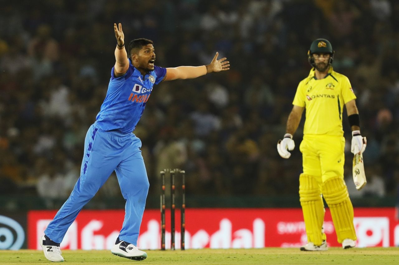 Umesh Yadav appeals for a wicket, India vs Australia, 1st T20I, Mohali, September 20, 2022
