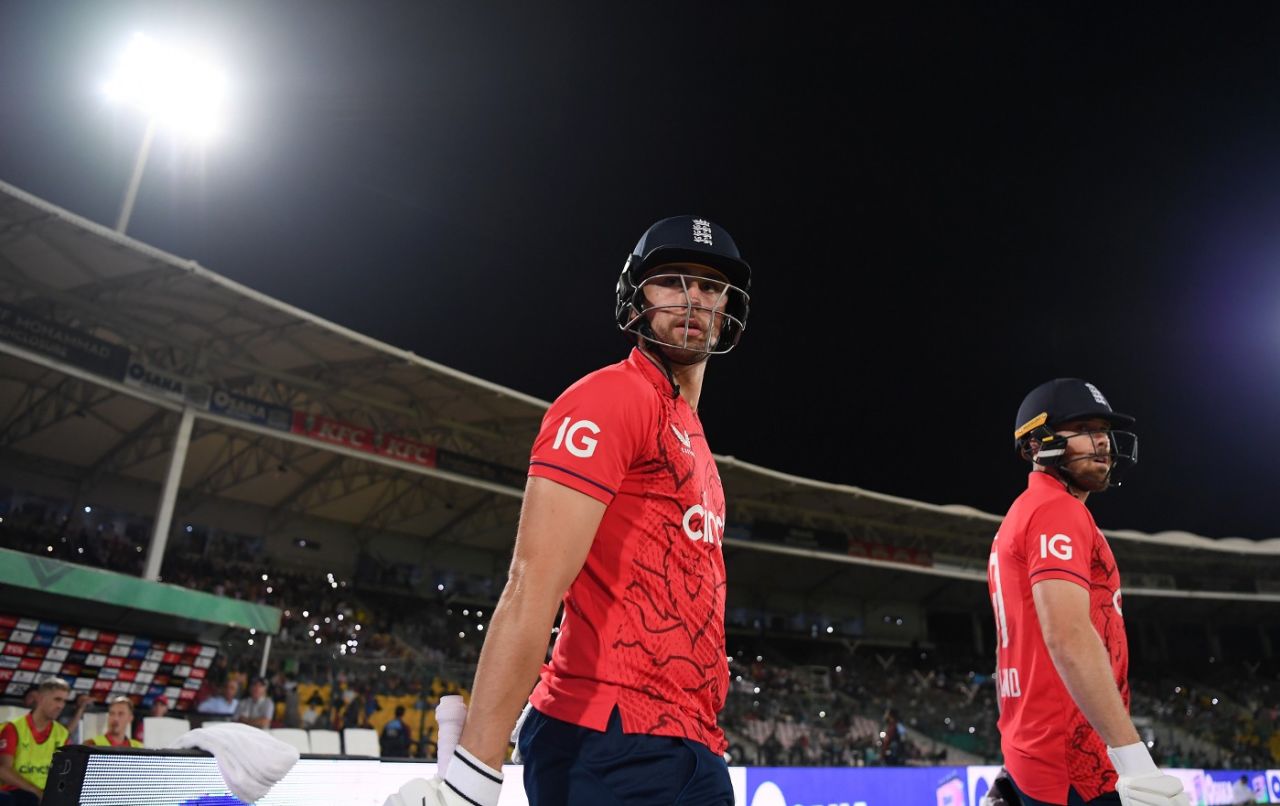 Will Jacks walks out with Phil Salt for his T20I debut, Pakistan vs England, 3rd T20I, Karachi, September 23, 2022