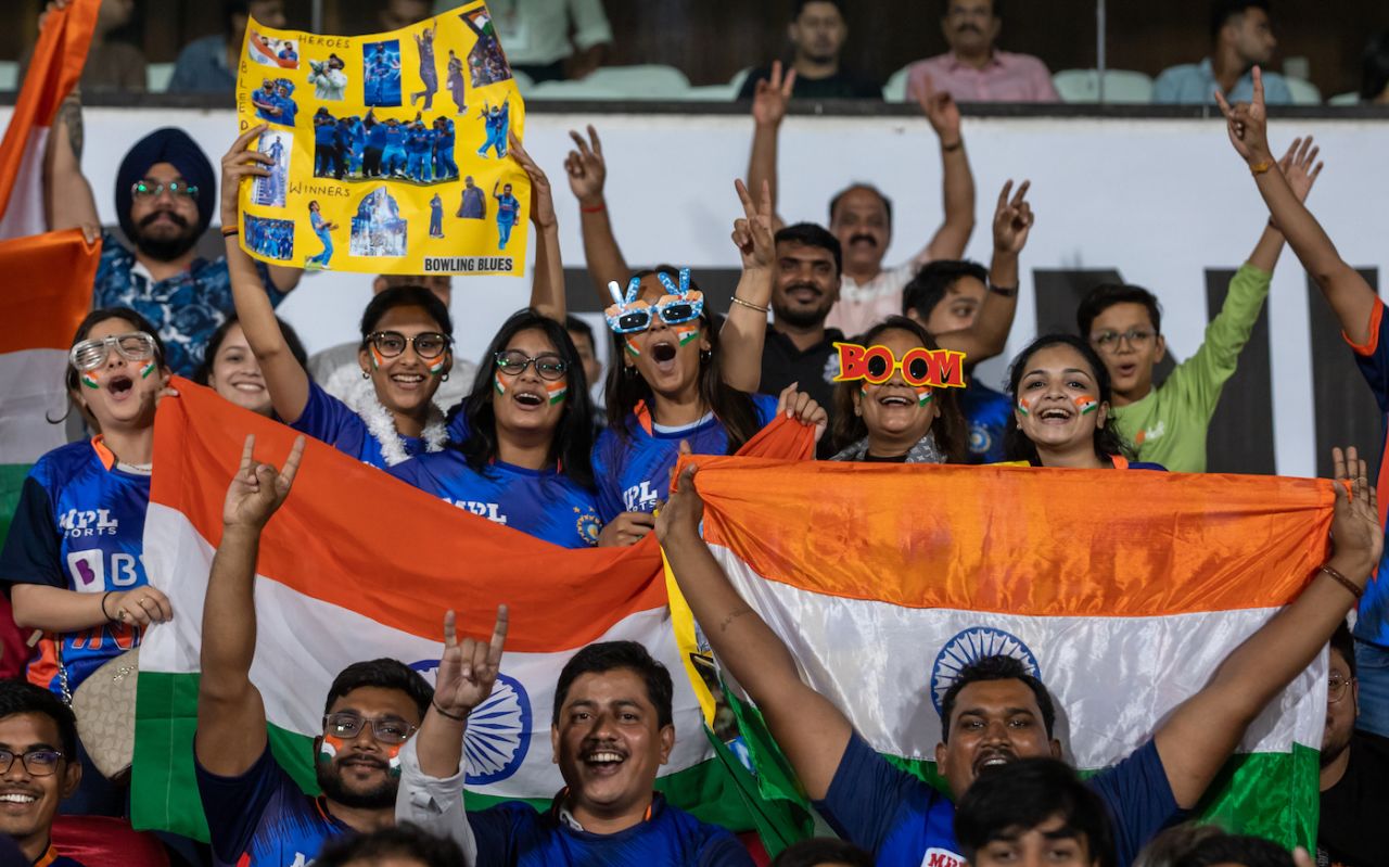 The fans didn't lose hope of at least a truncated game despite all the delays, India vs Australia, 2nd T20I, Nagpur, September 23, 2022