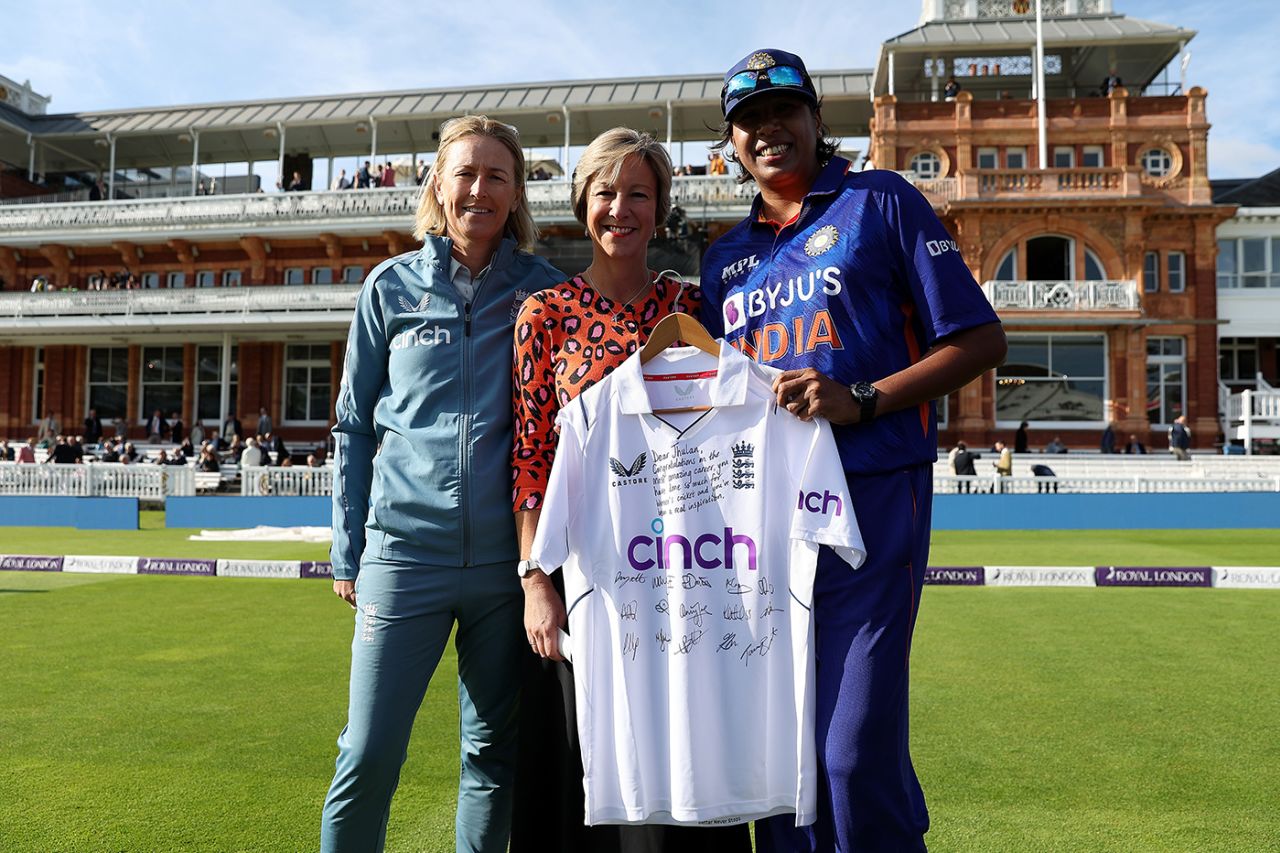 Head Coach Lisa Keightley and ECB Interim Chief Executive Clare Connor present Jhulan Goswami with a signed shirt from the England team, England vs India, 3rd women's ODI, Lord's, September 24, 2022