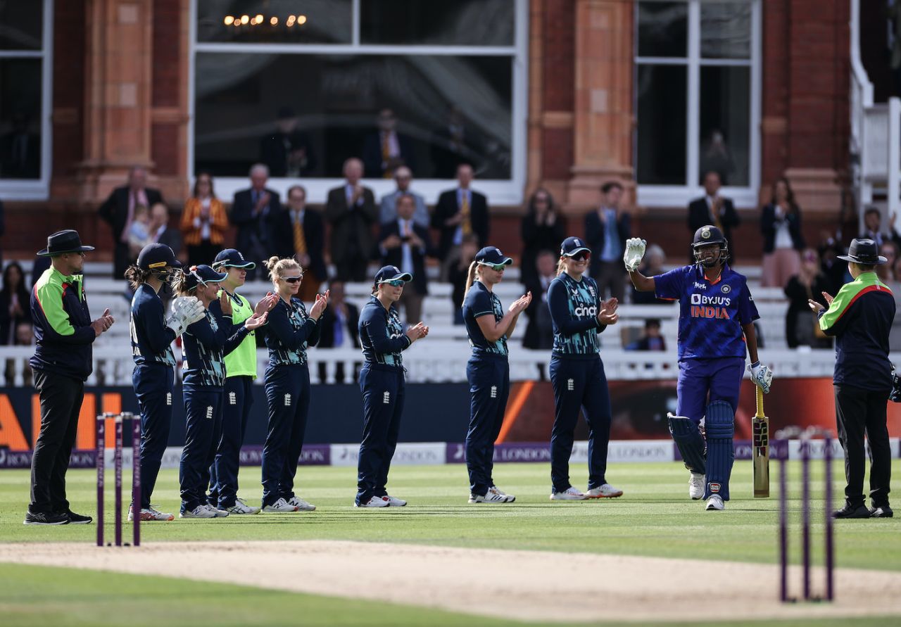 Jhulan Goswami walks out to a guard of honour on her final innings for India, England vs India, 3rd ODI, Lord's, London, September 24, 2022
