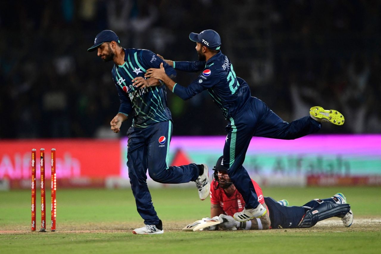 Shan Masood pulled off the key run-out as Pakistan won by three runs, Pakistan vs England, 4th T20I, Karachi, September 25, 2022