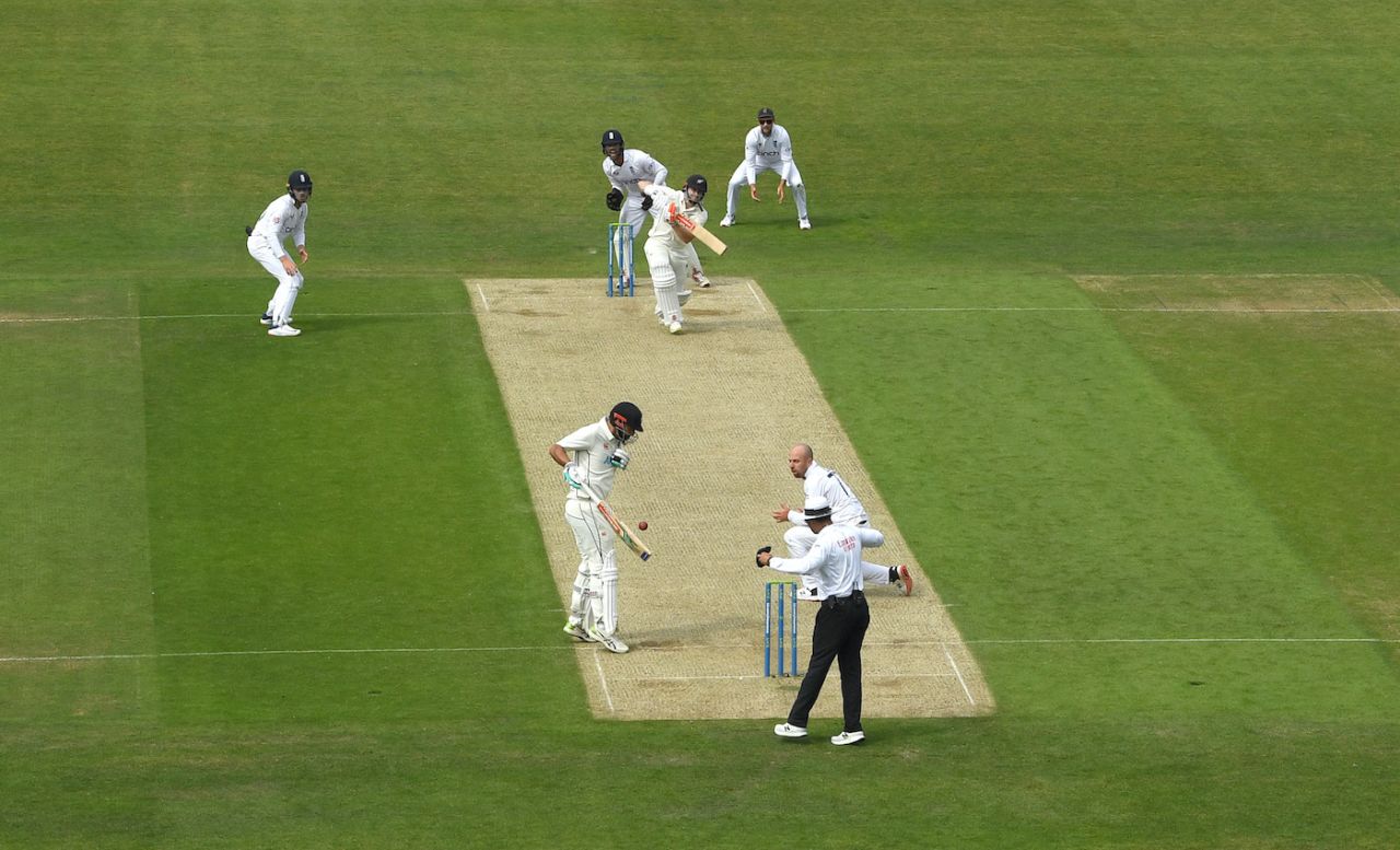Henry Nicholls' shot ricochets off Daryl Mitchell's bat, eventually finding its way to Alex Lees in a bizarre dismissal, England vs New Zealand, 3rd Test, Headingley, 1st day, June 23, 2022