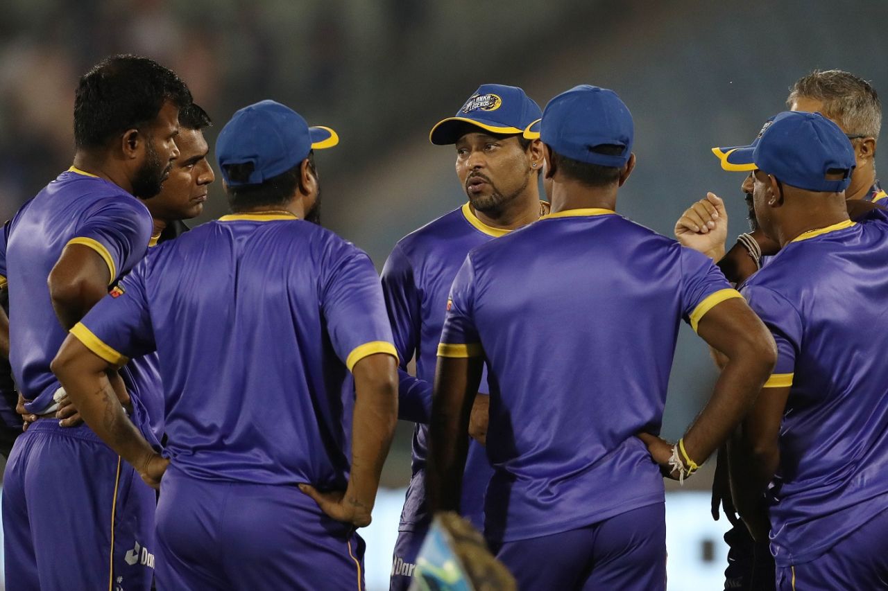 Captain Tillakaratne Dilshan addresses his team ahead of the toss, India Legends v Sri Lanka Legends, Final, Road Safety World Series, Raipur, 1 October, 2022