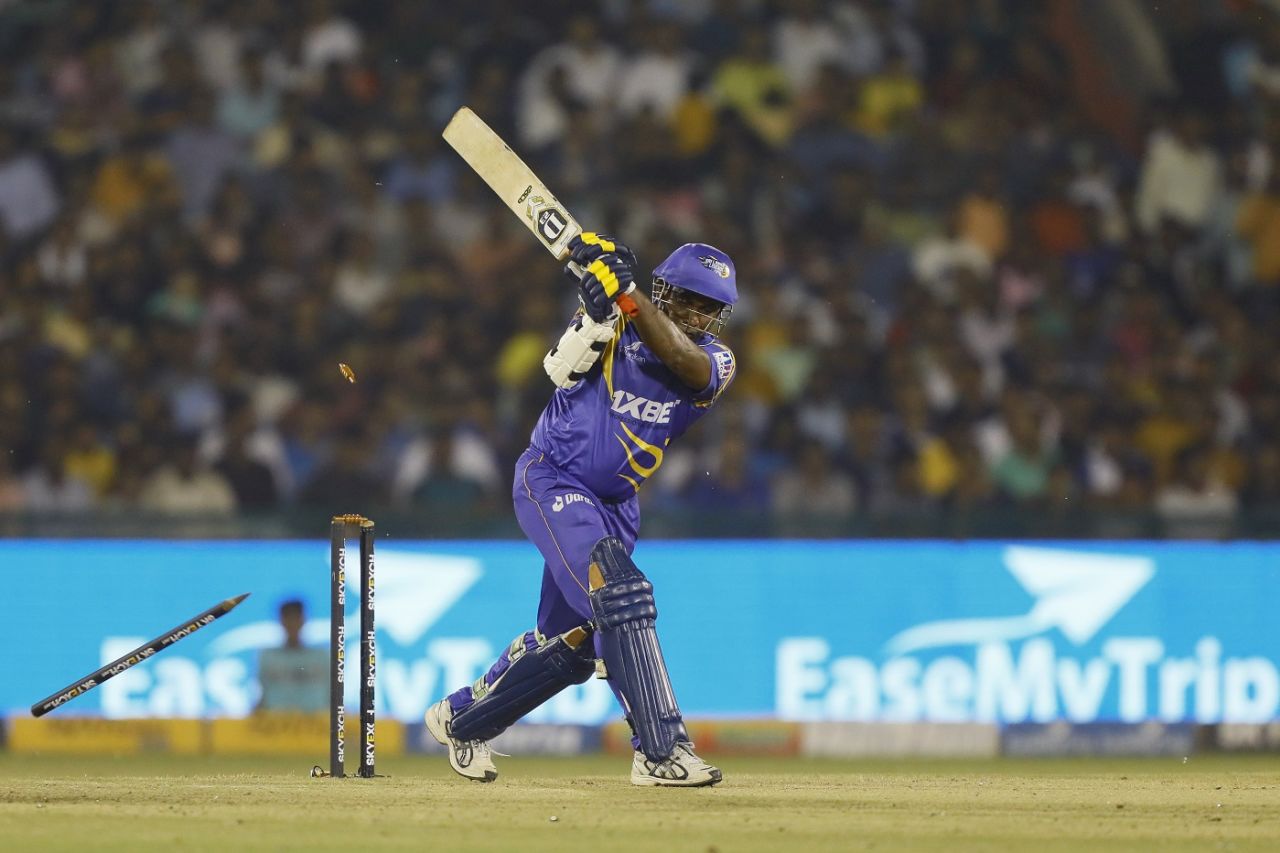 Sanath Jayasuriya lost his off stump to Vinay Kumar, India Legends v Sri Lanka Legends, Final, Road Safety World Series, Raipur, 1 October, 2022