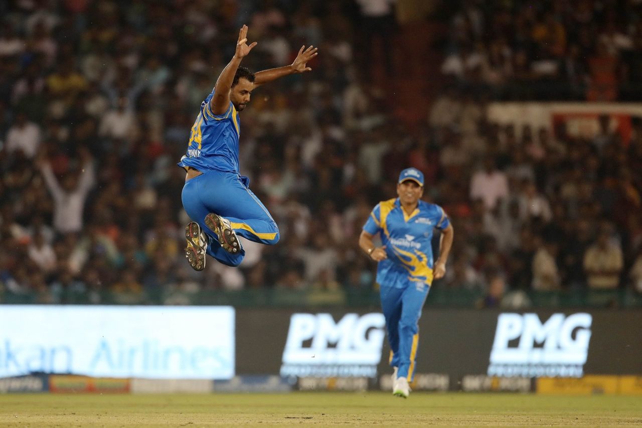 Stuart Binny enjoyed his time out on the field, India Legends v Sri Lanka Legends, Final, Road Safety World Series, Raipur, 1 October, 2022