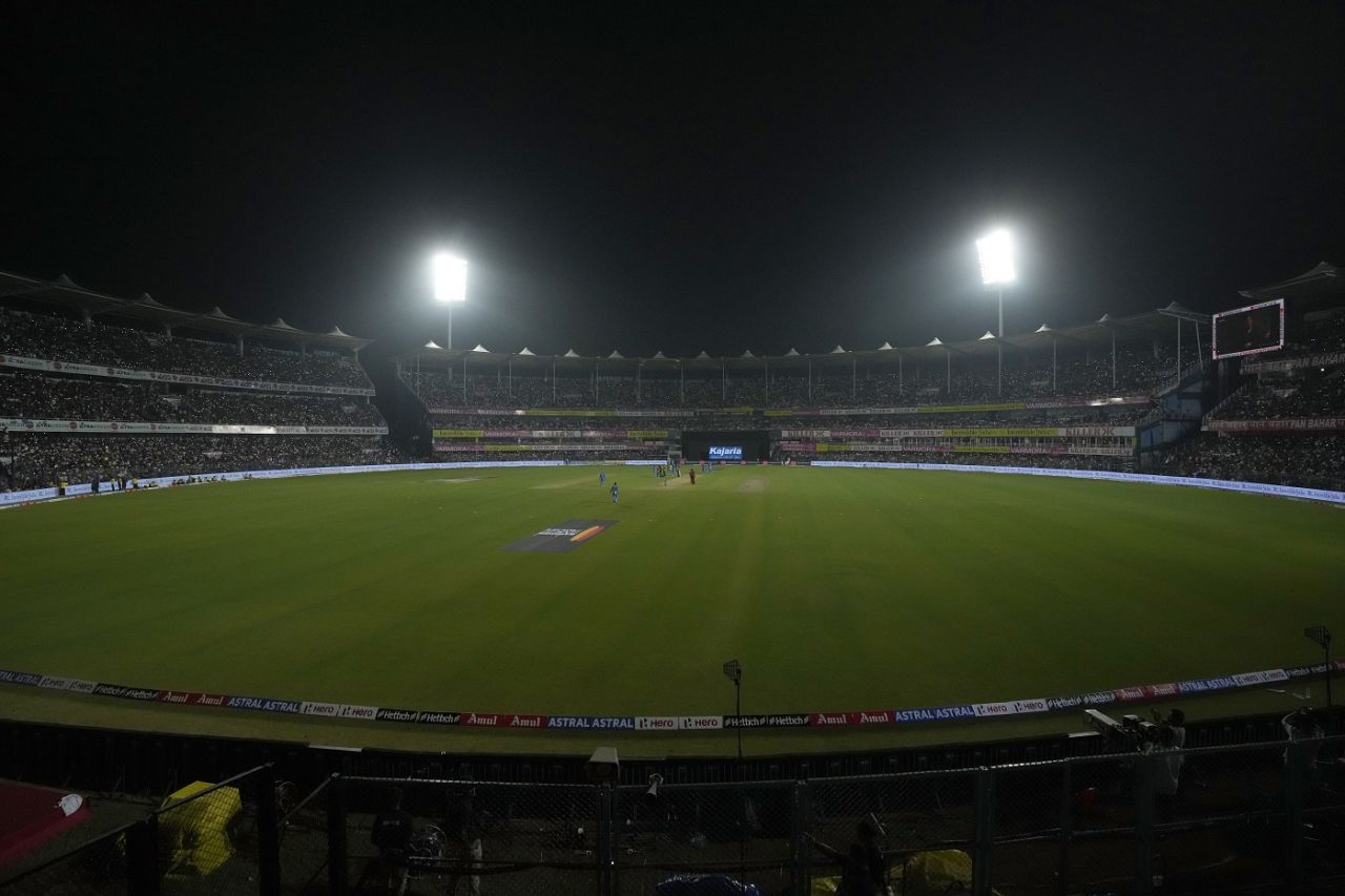 A partial floodlight failure stopped play, India vs South Africa, 2nd T20I, Guwahati, October 2, 2022