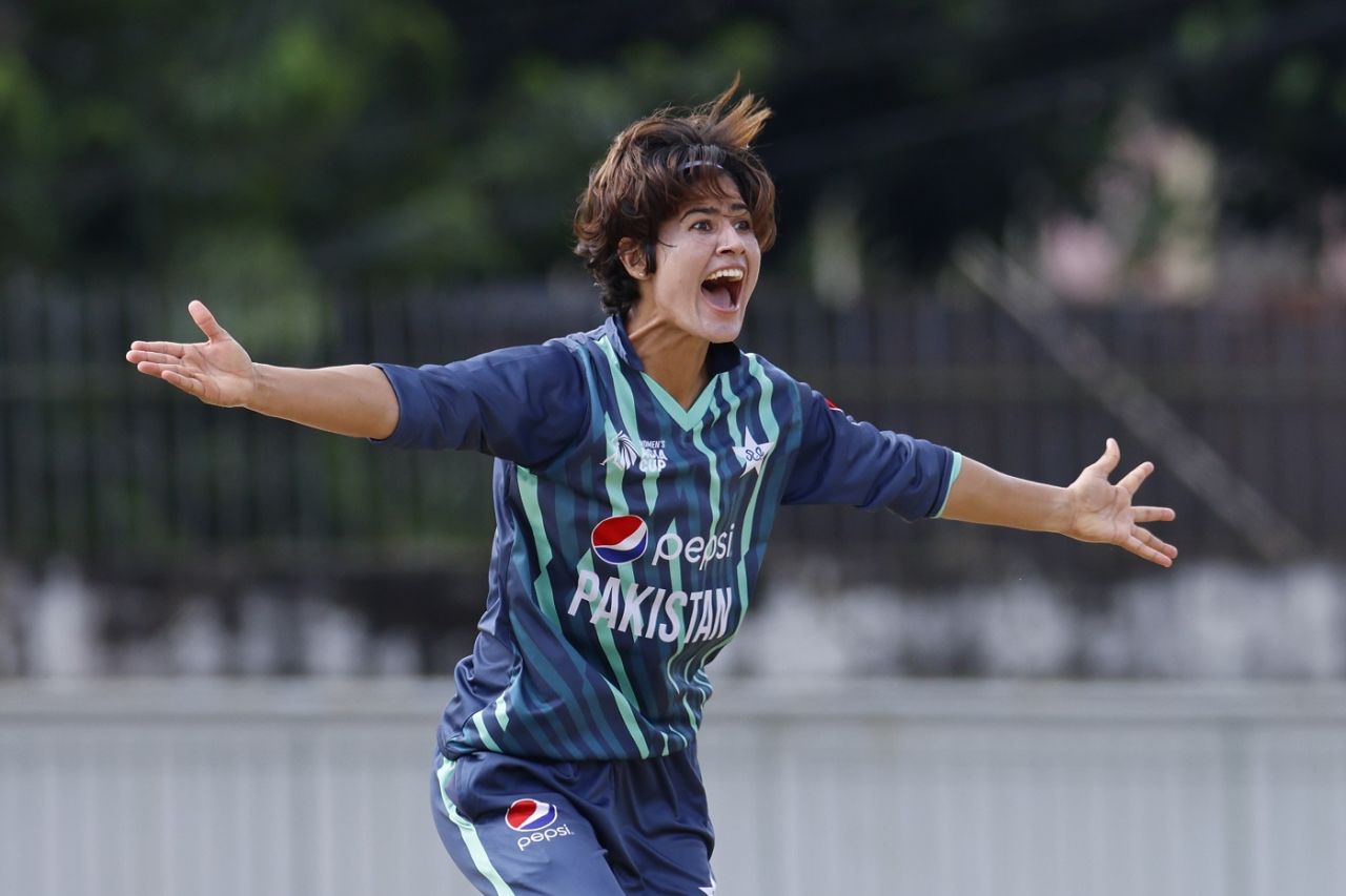 Diana Baig appeals for a wicket, Bangladesh vs Pakistan, Women's Asia Cup 2022, Sylhet, October 3, 2022