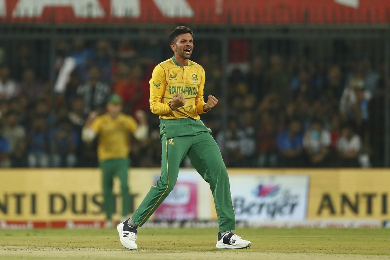 Keshav Maharaj exults after getting rid of Dinesh Karthik, India vs South Africa, 3rd T20I, Indore, October 4, 2022