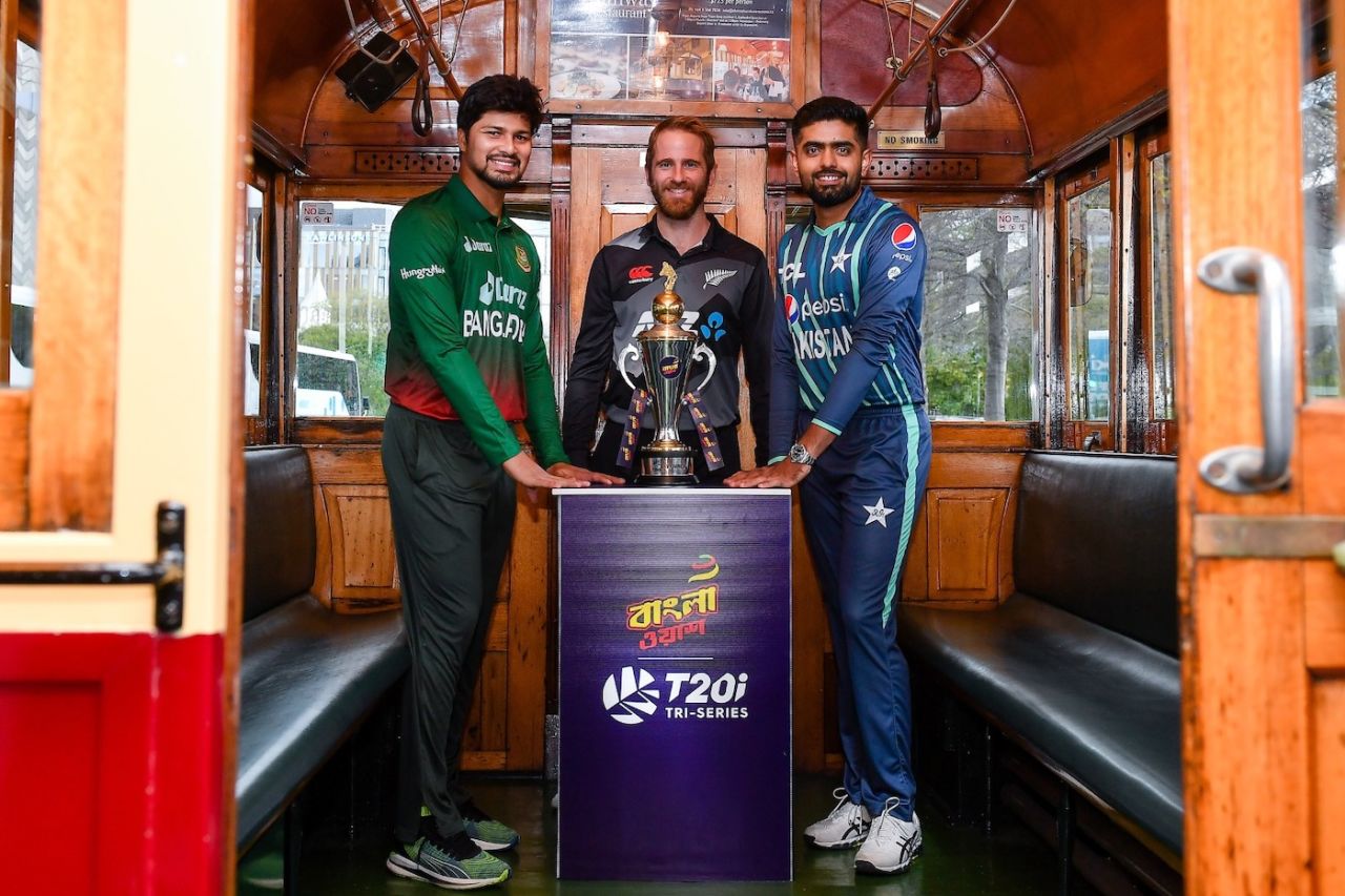 [L to R] Nurul Hasan, Kane Williamson and Babar Azam pose with the tri-series trophy, Christchurch, October 5