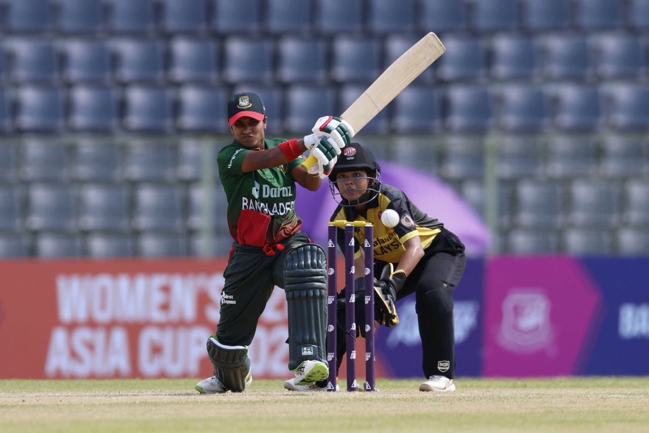 Fargana Hoque pulls towards midwicket, Bangladesh vs Malaysia, Women's Asia Cup, Sylhet, October 6, 2022