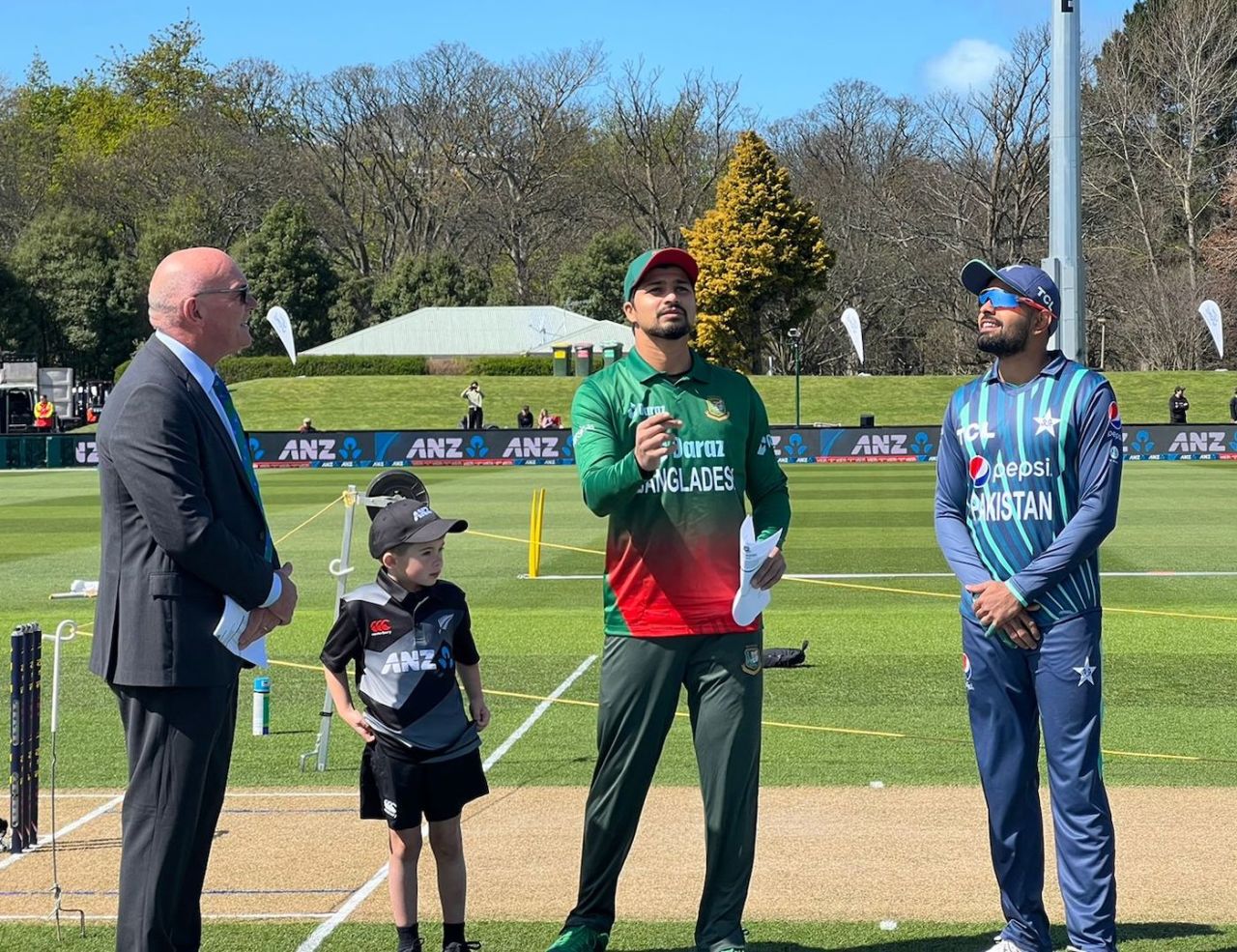Nurul Hasan flips the coin - Babar Azam called wrong, and was asked to bat first, Bangladesh vs Pakistan, New Zealand T20I tri-series, Christchurch, October 7, 2022