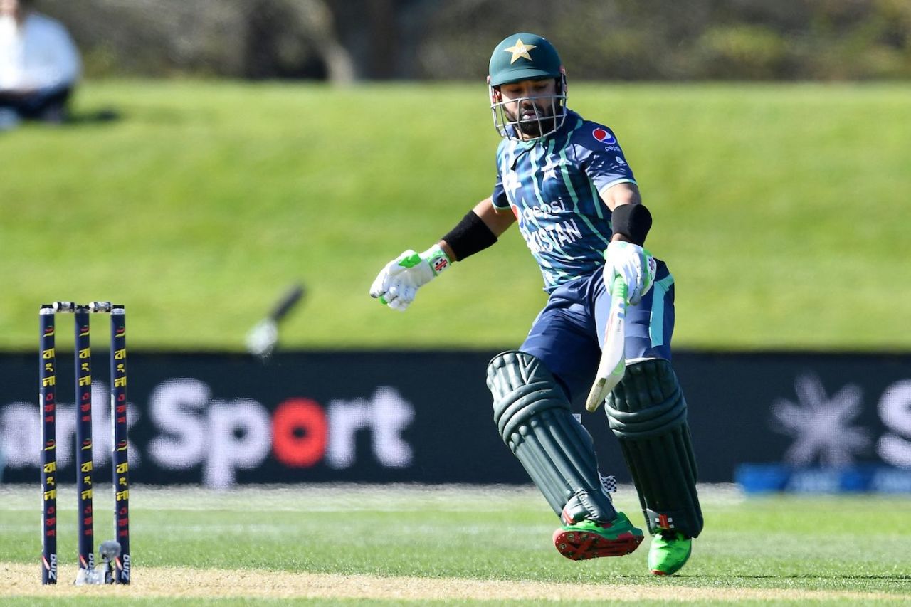 Mohammad Rizwan had a hard time while running due to slips, Bangladesh vs Pakistan, New Zealand T20I Tri-Series, Christchurch, October 7, 2022,