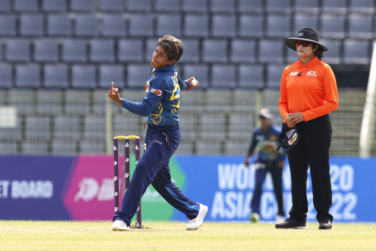 Malsha Shehani bowls, Malaysia vs Sri Lanka, Sylhet, Women's Asia Cup, October 8, 2022