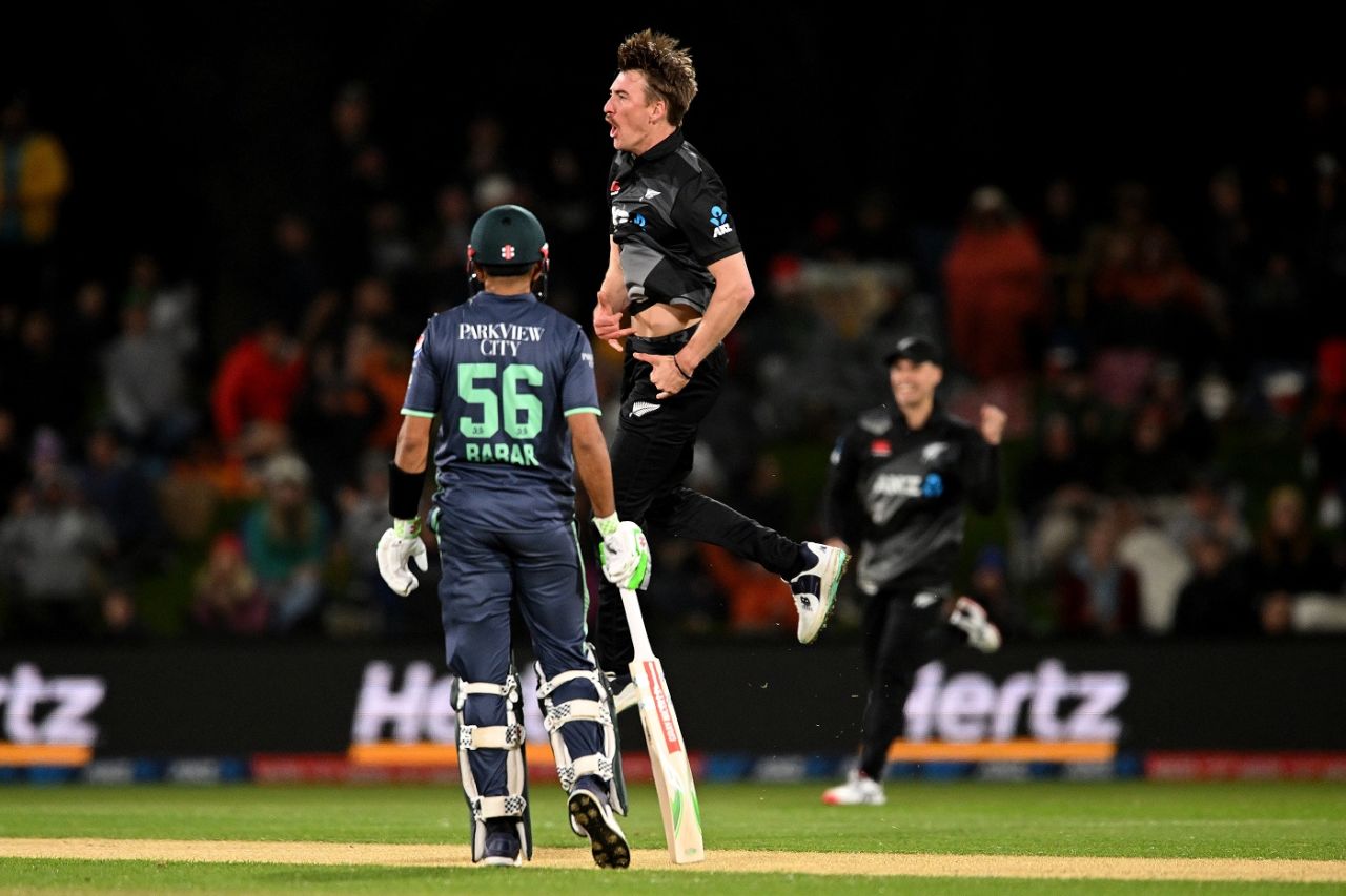Blair Tickner roars after picking off Shan Masood, New Zealand v Pakistan, Christchurch, October 8, 2022