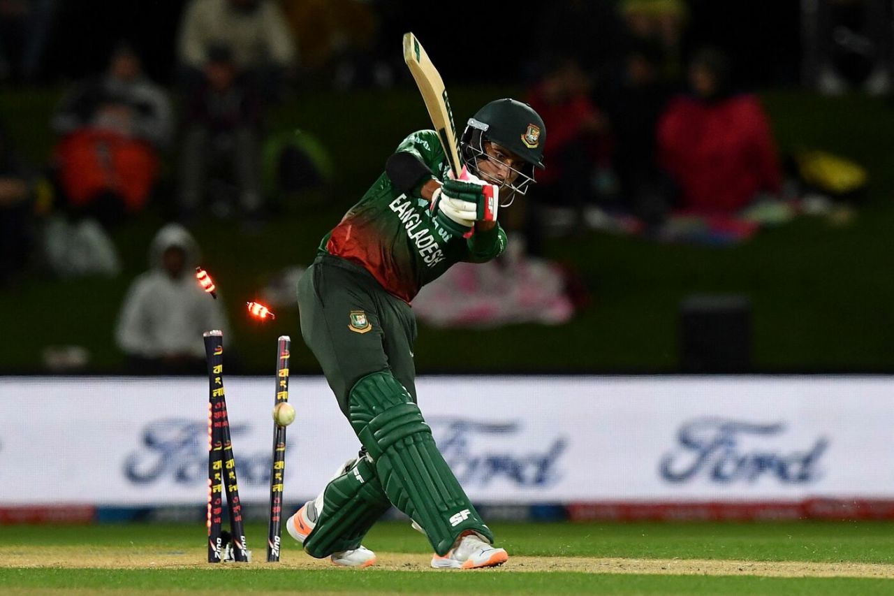 Afif Hossain was castled by Trent Boult, New Zealand vs Bangladesh, Christchurch, October 9, 2022