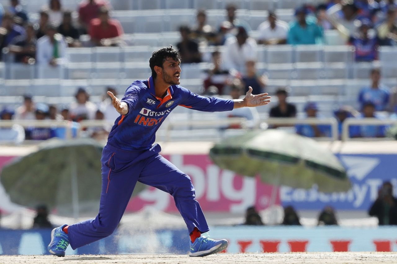 Shahbaz Ahmed picked up an early wicket on debut, India vs South Africa, 2nd ODI, Ranchi, October 9, 2022