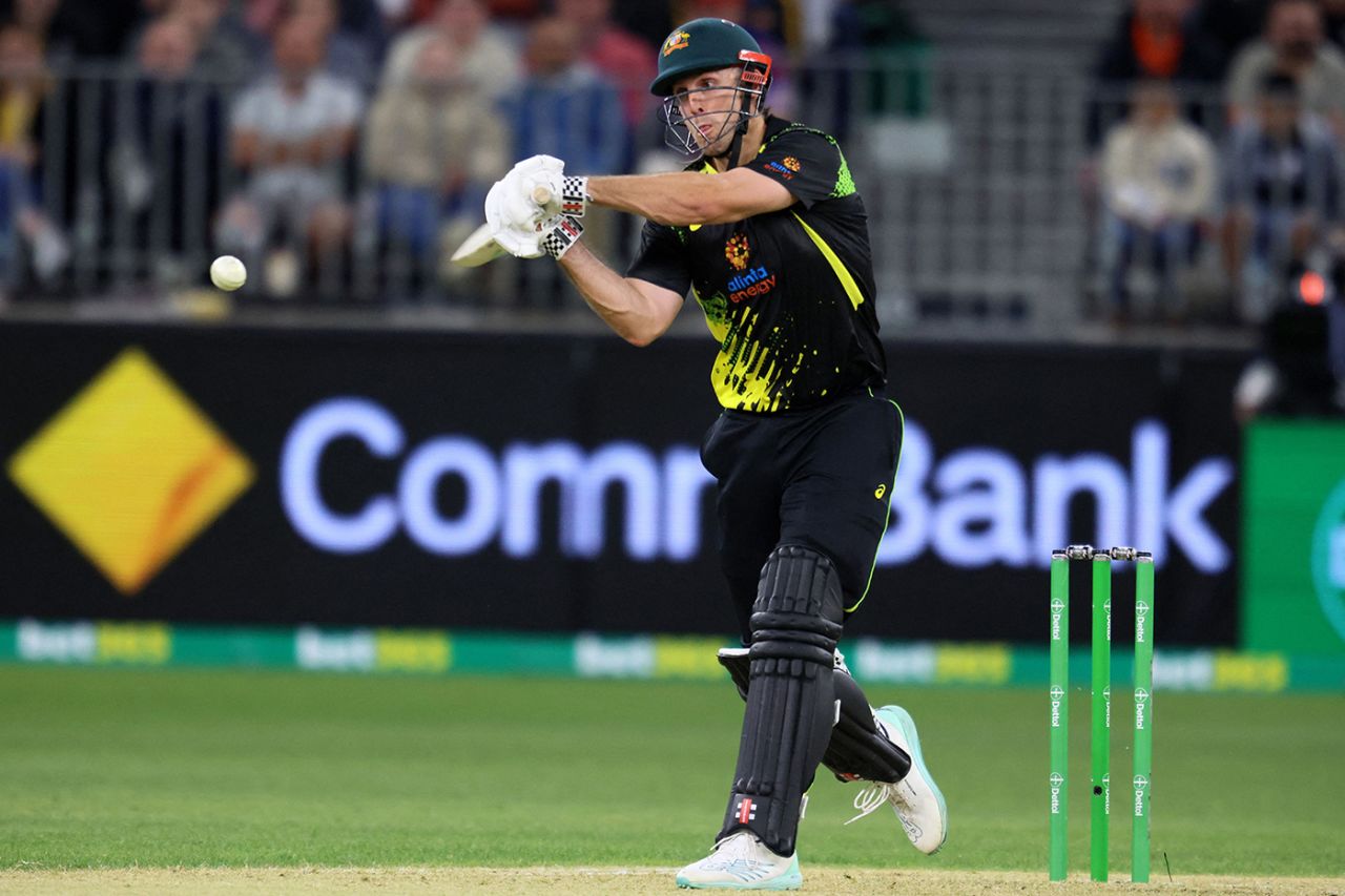Mitch Marsh piles into a pull, England vs Australia, 1st T20I, Perth, October 9, 2022